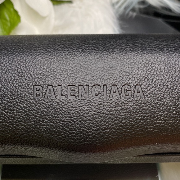 Like New! BALENCIAGA Sunglasses with Balenciaga Hardcase! - Picture 8 of 9